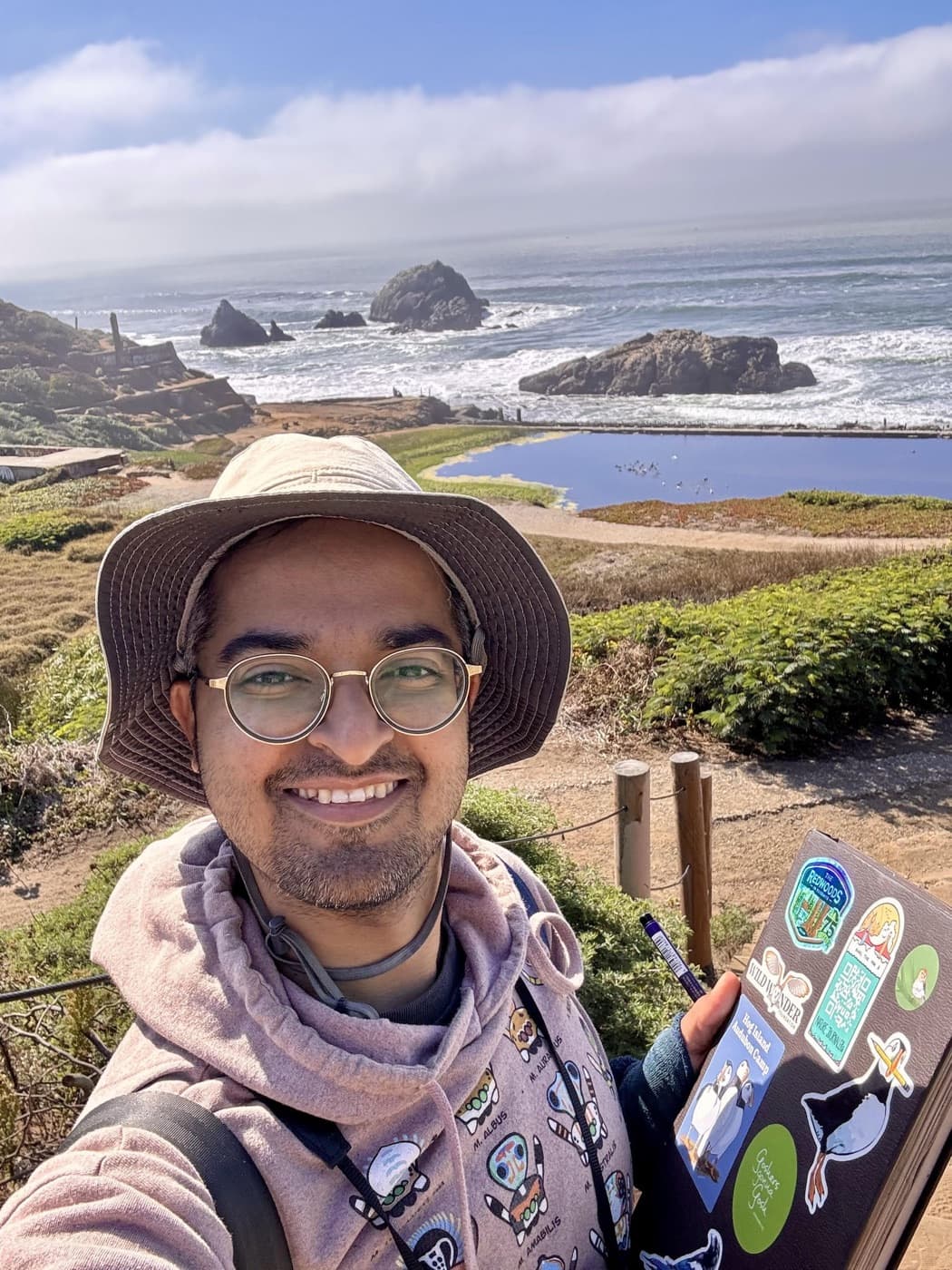 Selfie in a sun hat overlooking the coast and tide pools